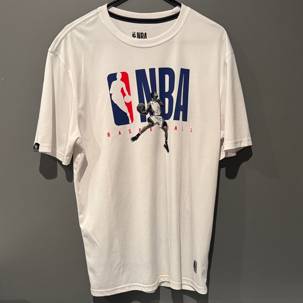 NBA White and Blue Men's Short Sleeve Tee large